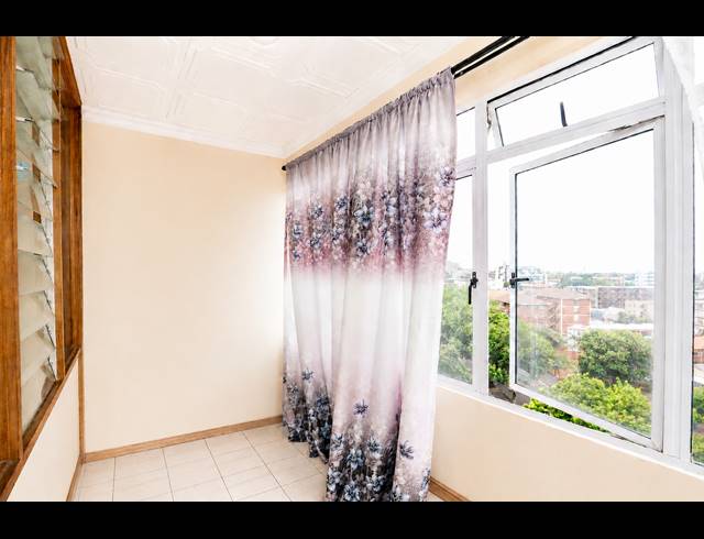 1.5 BEDROOM APARTMENT FOR SALE IN ESSENWOOD